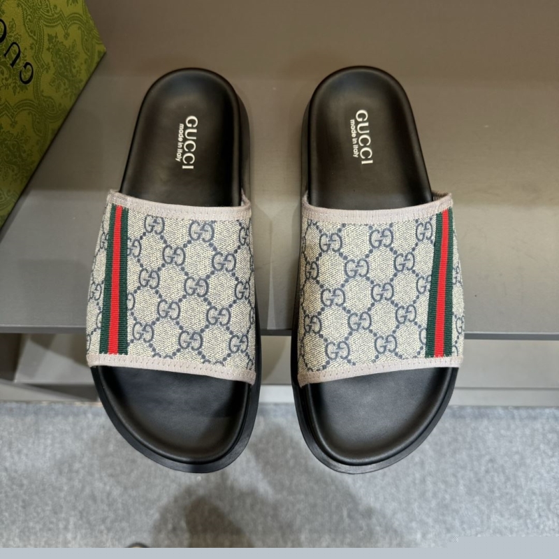 G*u*i slippers